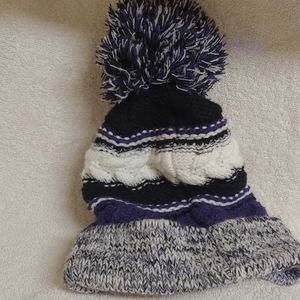 Knit sport Tec pom pom hat